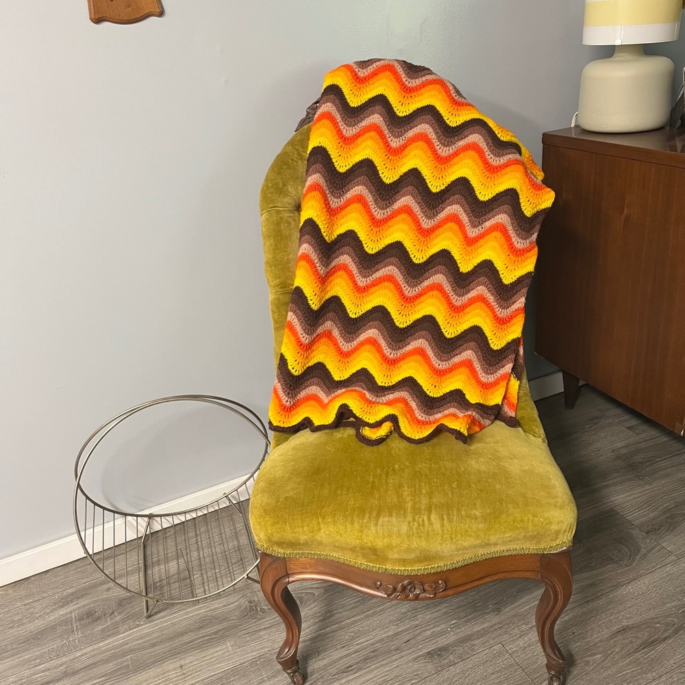 Vtg Handmade crochet knit Afghan Blanket Retro 70s Chevron Ripple Brown Orange